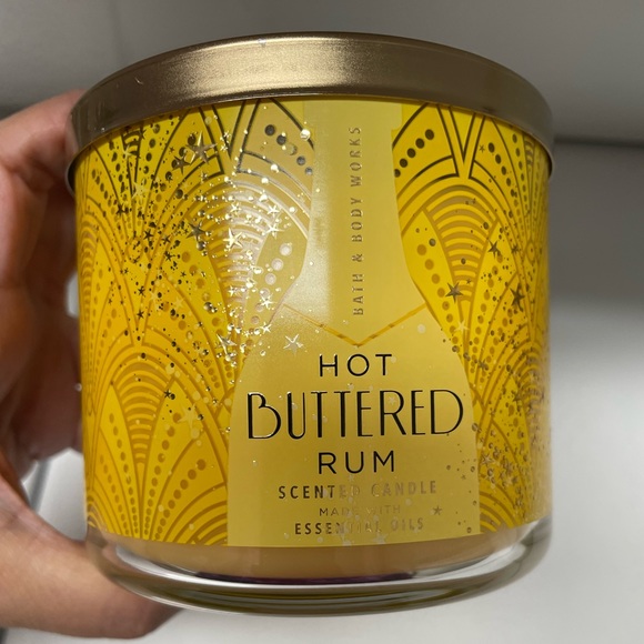 Bath & Body Works 3 wick candle - Picture 1 of 3